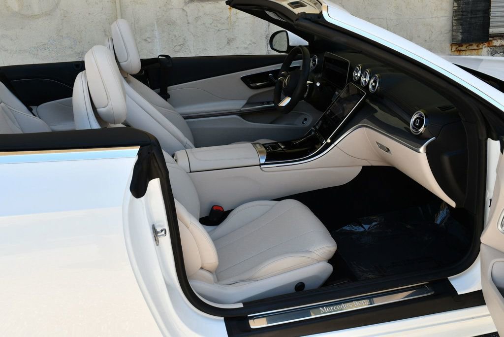 Used 2025 Mercedes-Benz CLE 450 4MATIC Cabriolet image 60