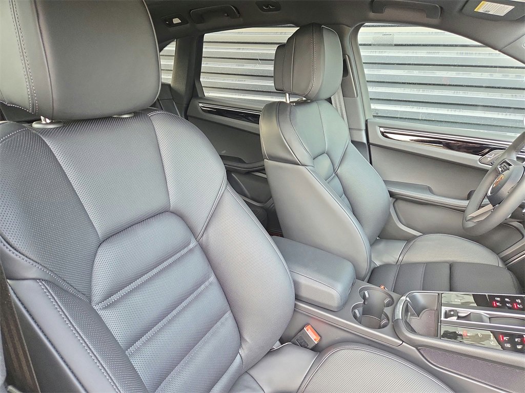 New 2026 Porsche Macan image 19