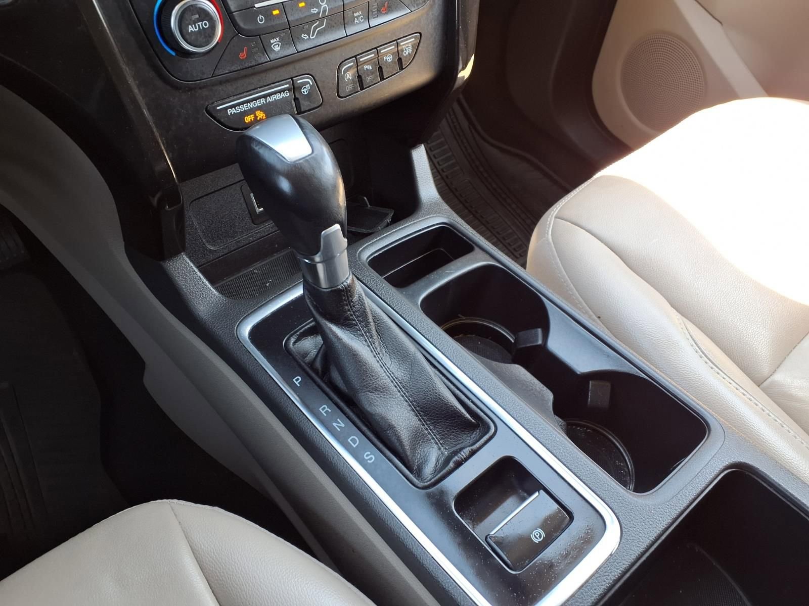 Used 2017 Ford Escape Titanium w/ Equipment Group 301A image 8