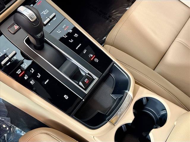 Certified 2026 Porsche Macan Turbo AWD/4WD image 19