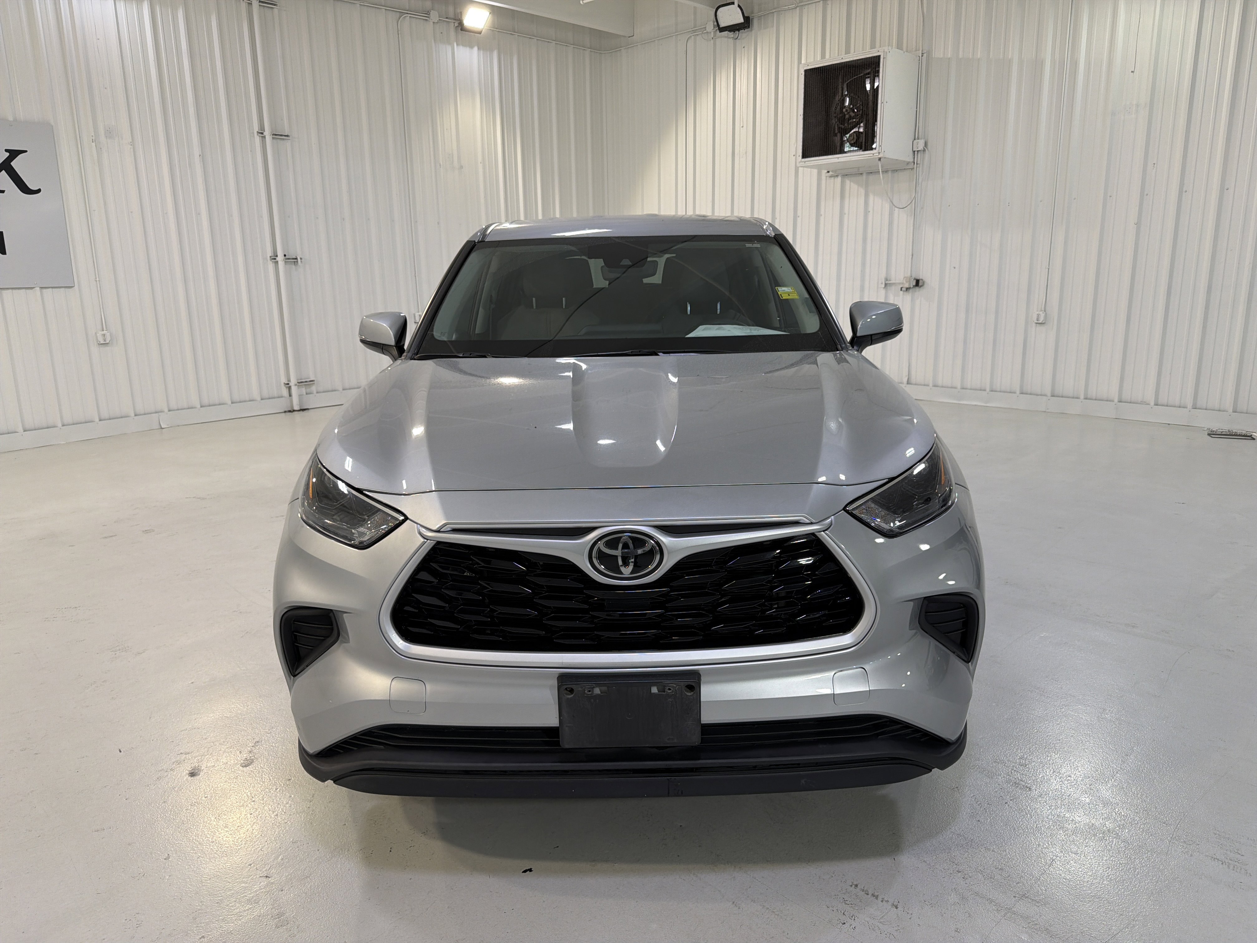 Used 2022 Toyota Highlander L FWD image 8
