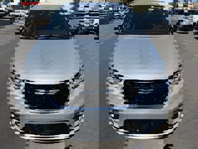 New 2026 Chrysler Pacifica Select