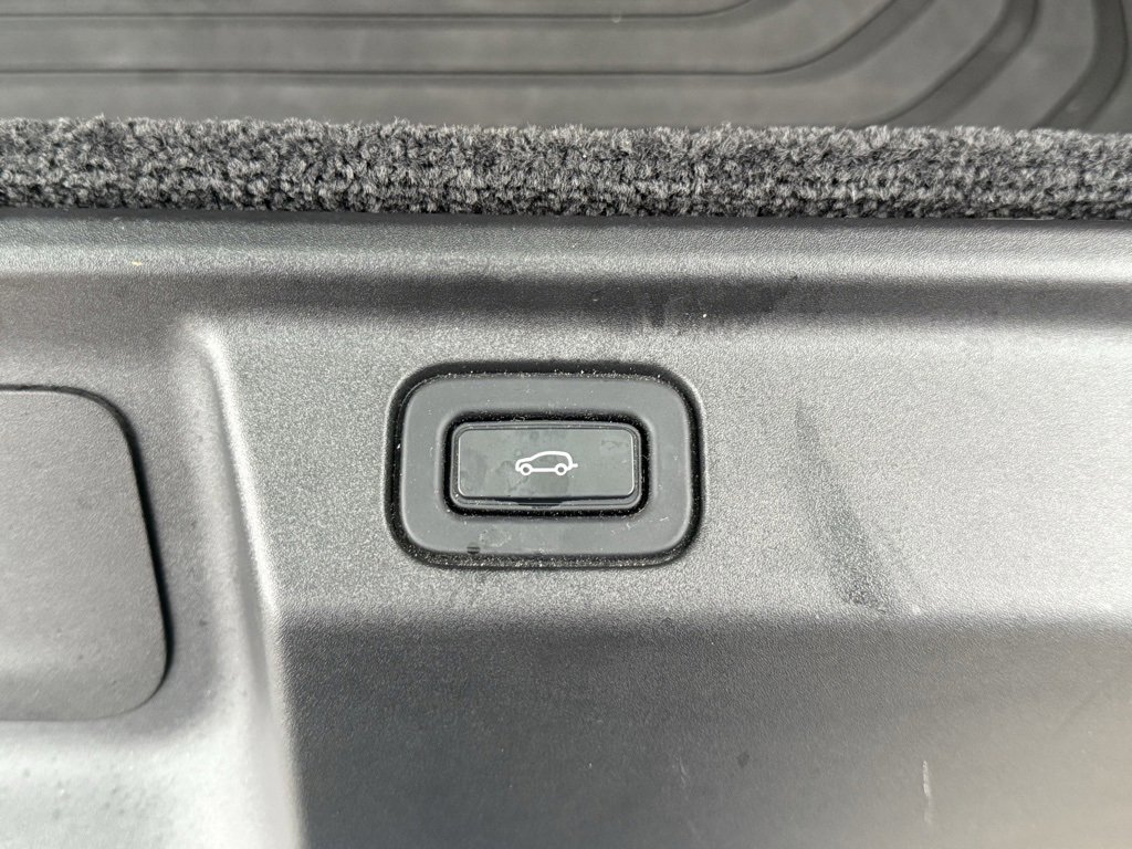 Certified 2023 Land Rover Range Rover SE image 36