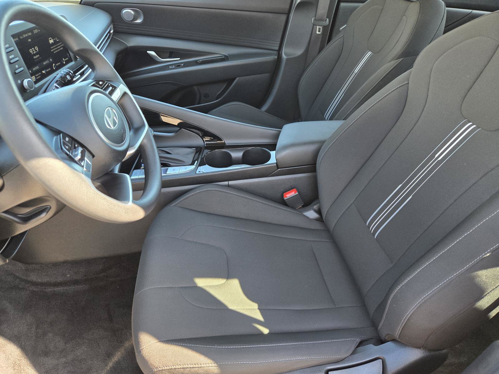 Used 2026 Hyundai Elantra Hybrid FWD image 23
