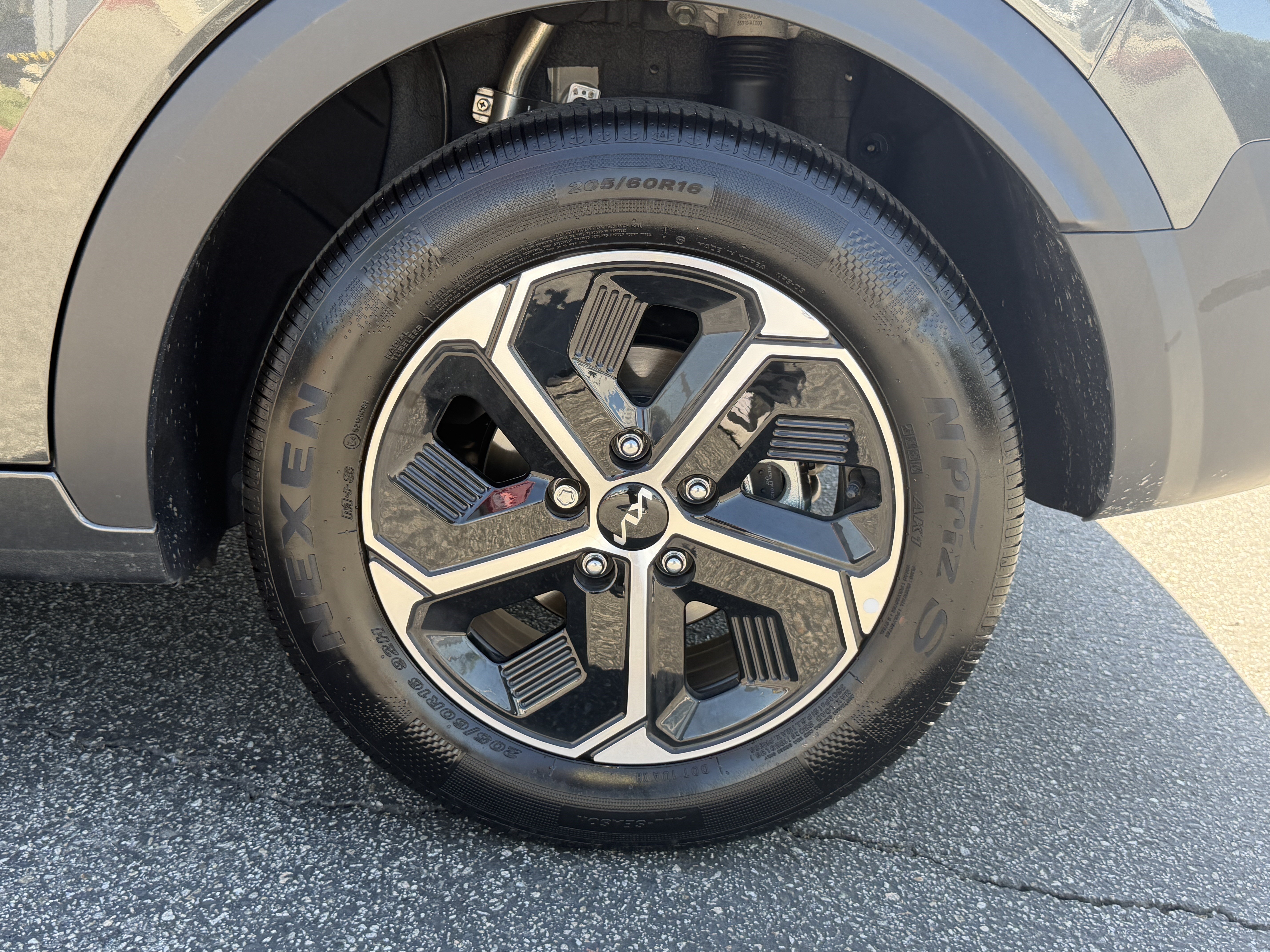 Certified 2025 Kia Niro EX FWD image 11
