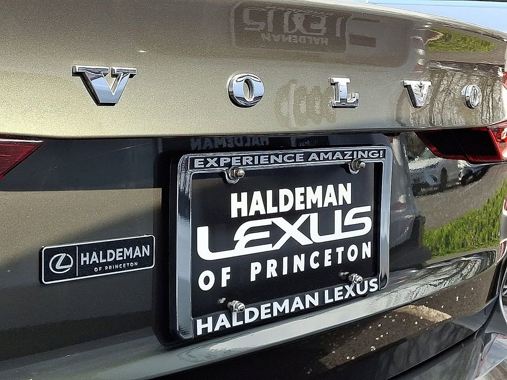 Used 2022 Volvo S60 B5 Momentum w/ Climate Package image 30