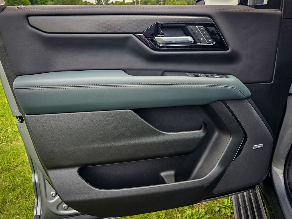 New 2026 GMC Yukon XL AT4 w/ AT4 Premium Plus Package AWD/4WD image 10