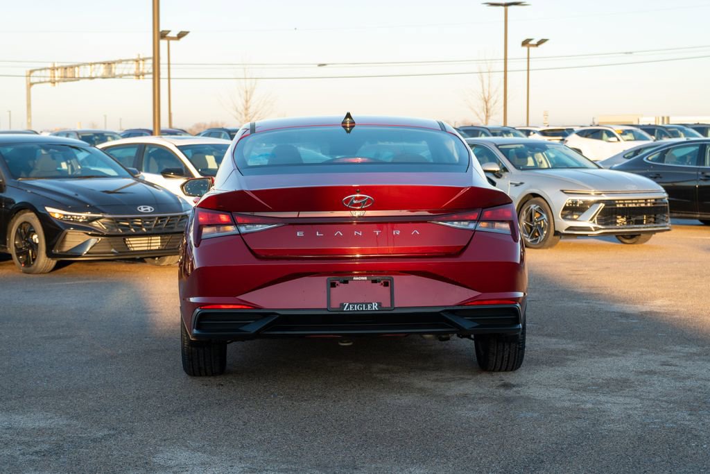 Certified 2023 Hyundai Elantra SEL w/ Preferred Accessory Package image 6