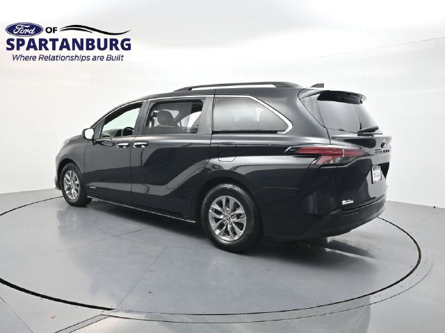Used 2021 Toyota Sienna XLE FWD image 5
