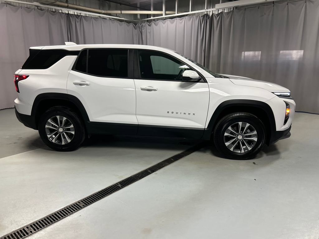 Used 2025 Chevrolet Equinox LT w/ Safety and Technology Package image 8