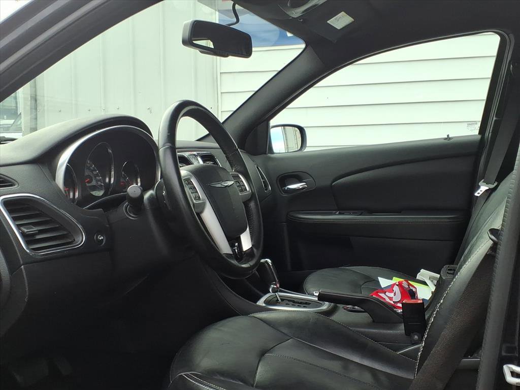 Used 2011 Chrysler 200 Limited image 7