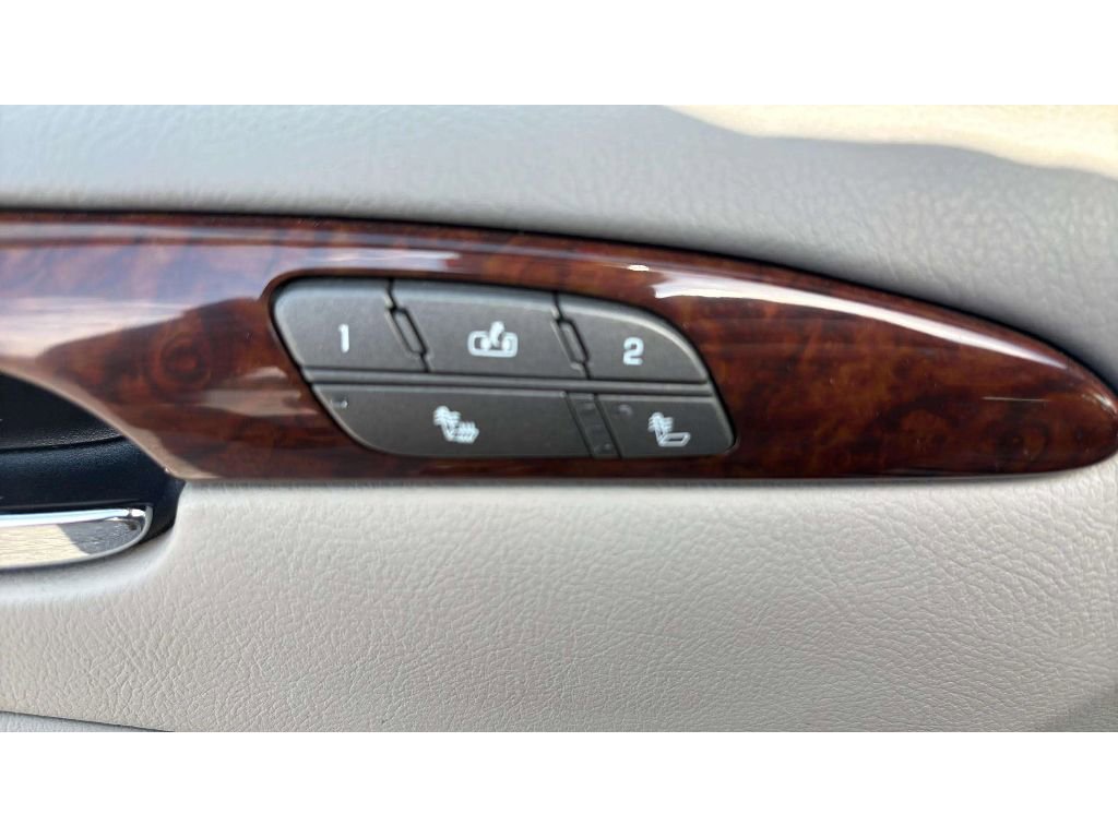 Used 2011 Buick Lucerne CXL w/ Driver Confidence Package image 17