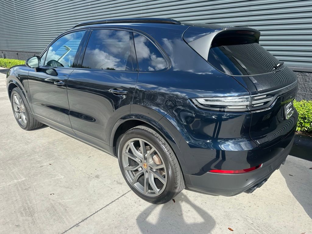 Certified 2023 Porsche Cayenne Platinum Edition image 3