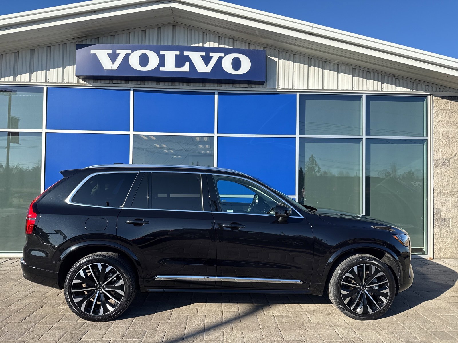 Certified 2025 Volvo XC90 B6 Plus image 7