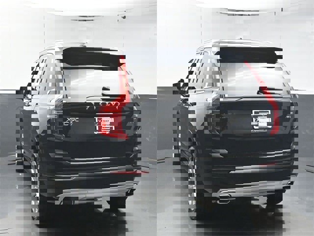 Used 2021 Volvo XC90 T5 Momentum w/ Climate Package image 6
