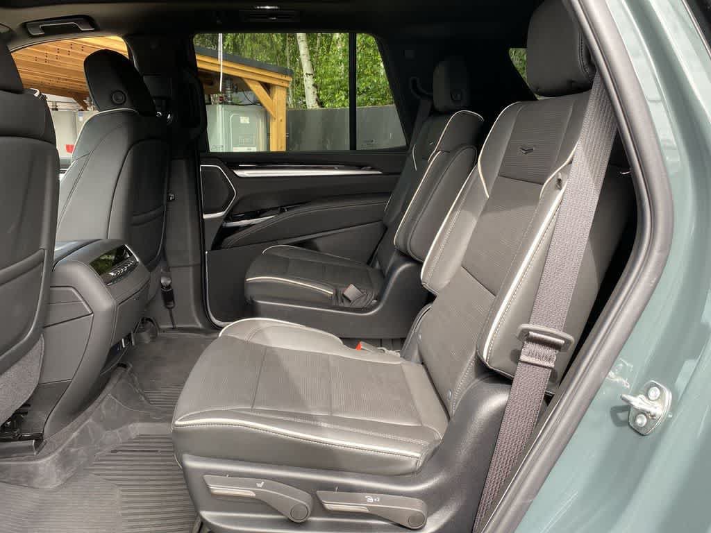 Certified 2026 Cadillac Escalade Sport w/ LPO, ONYX Package AWD/4WD image 17