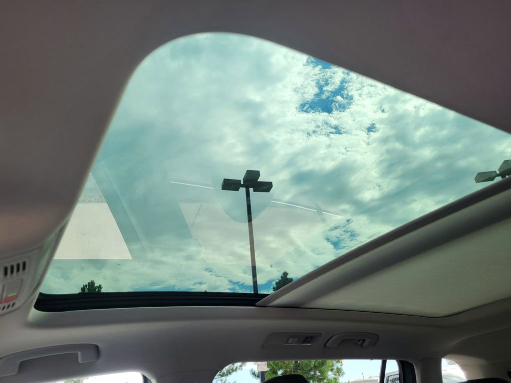 Used 2021 Volkswagen Tiguan SE w/ Panoramic Sunroof Package image 30