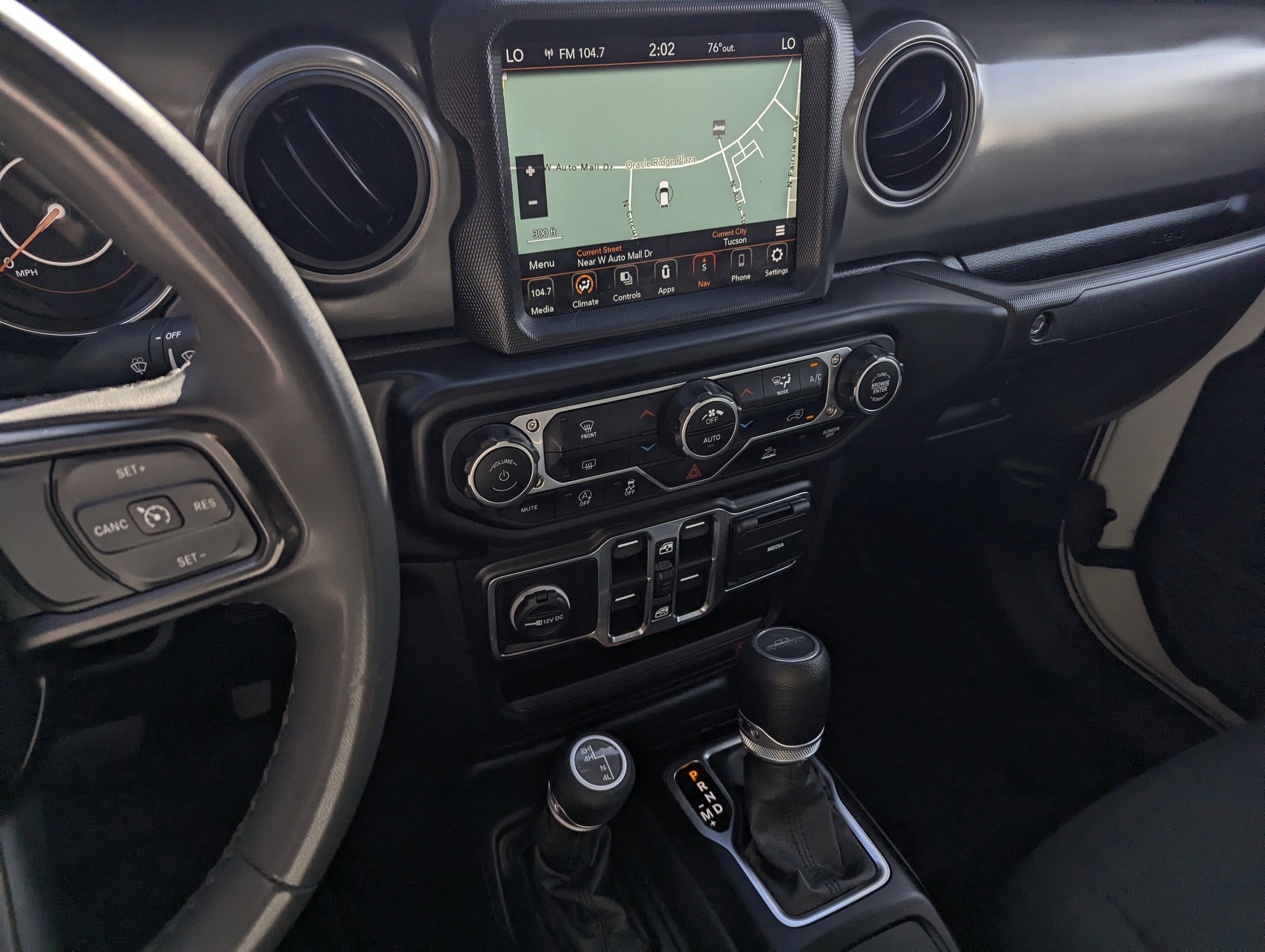 Used 2023 Jeep Gladiator Willys image 11