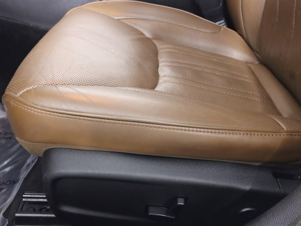 Used 2018 Chrysler 300 C w/ Safetytec Plus Group image 30