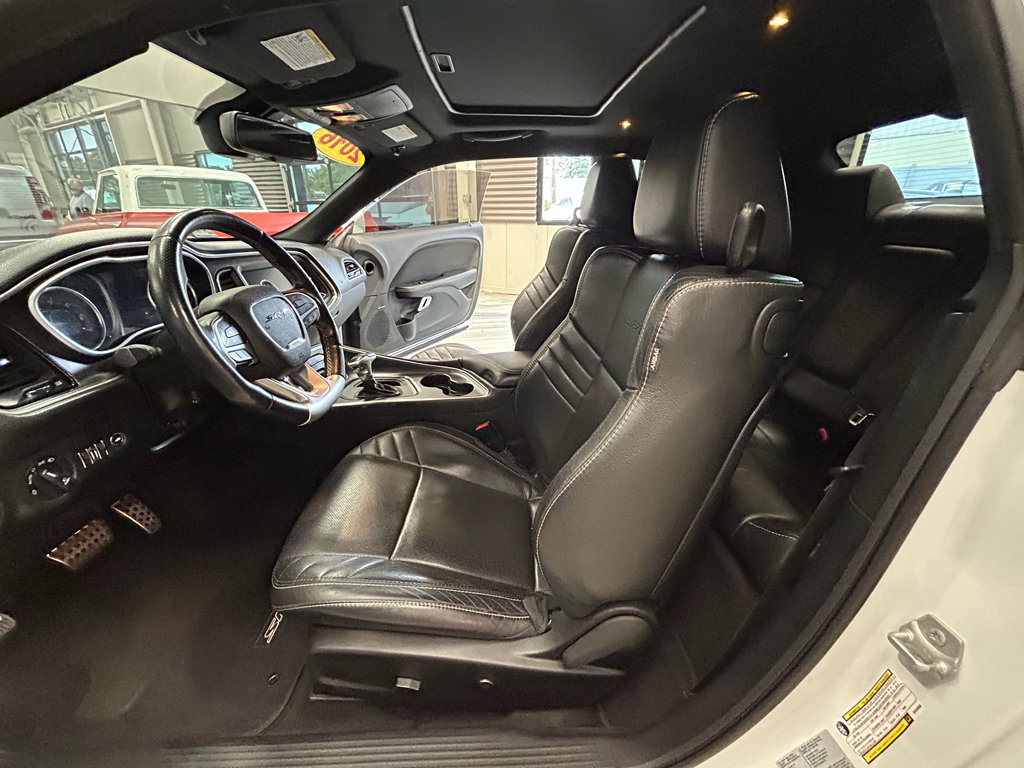 Used 2016 Dodge Challenger SRT w/ Technology Group RWD image 48