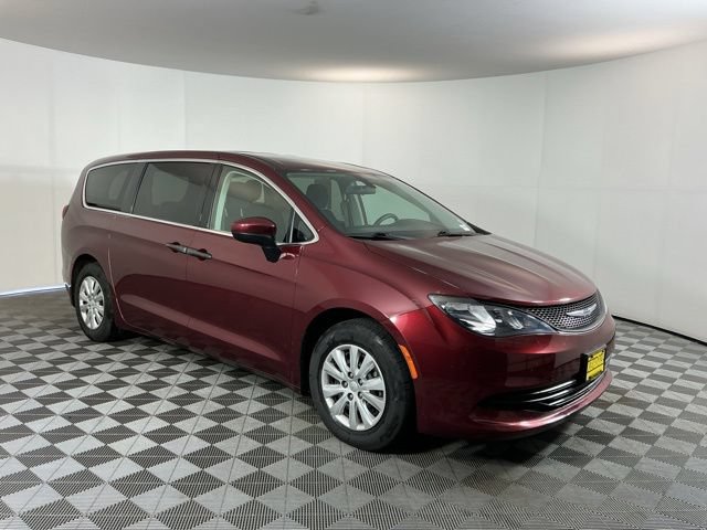 Used 2018 Chrysler Pacifica L FWD image 3