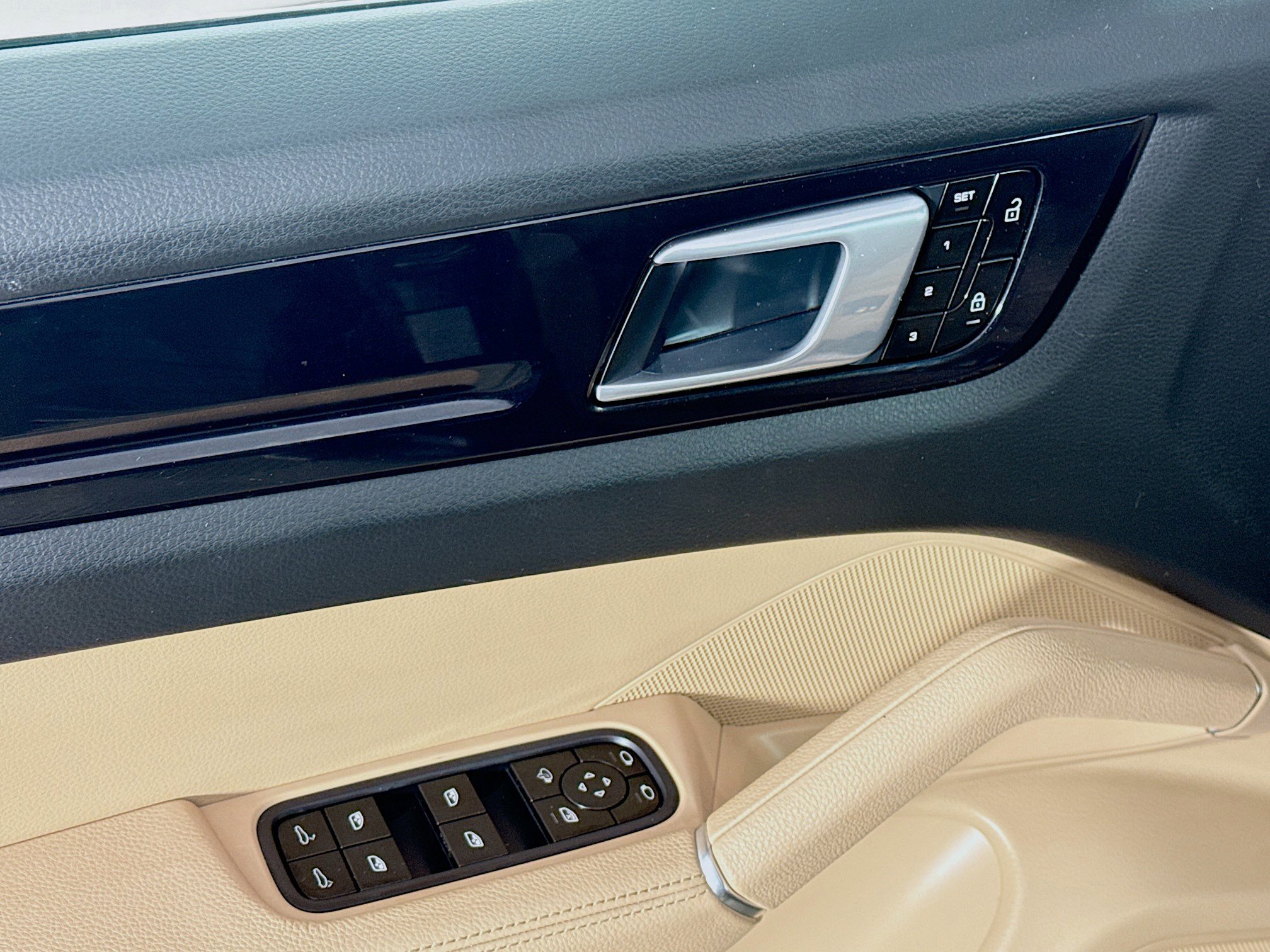 Used 2021 Porsche Cayenne image 23