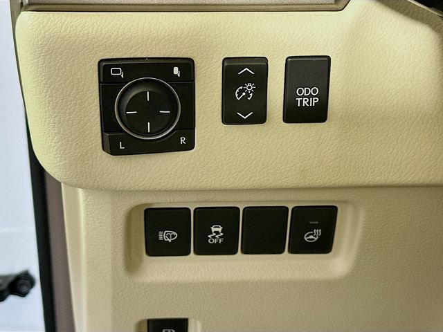 Used 2016 Lexus GX 460 Luxury w/ Preferred Accessory Package AWD/4WD image 11