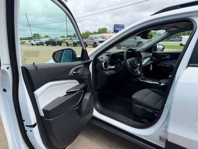 New 2026 Chevrolet Trax LT w/ Driver Confidence Package FWD image 5