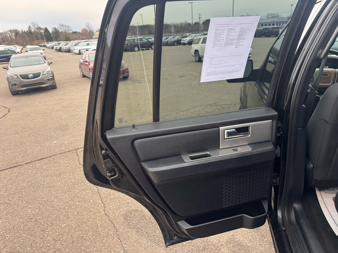 Used 2017 Ford Expedition XLT image 14