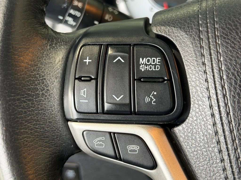 Certified 2017 Toyota Sienna SE w/ SE Preferred Package FWD image 25