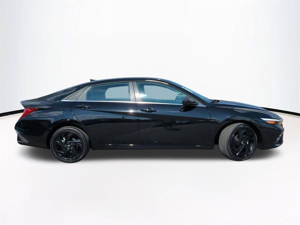 New 2026 Hyundai Elantra SEL Sport image 4
