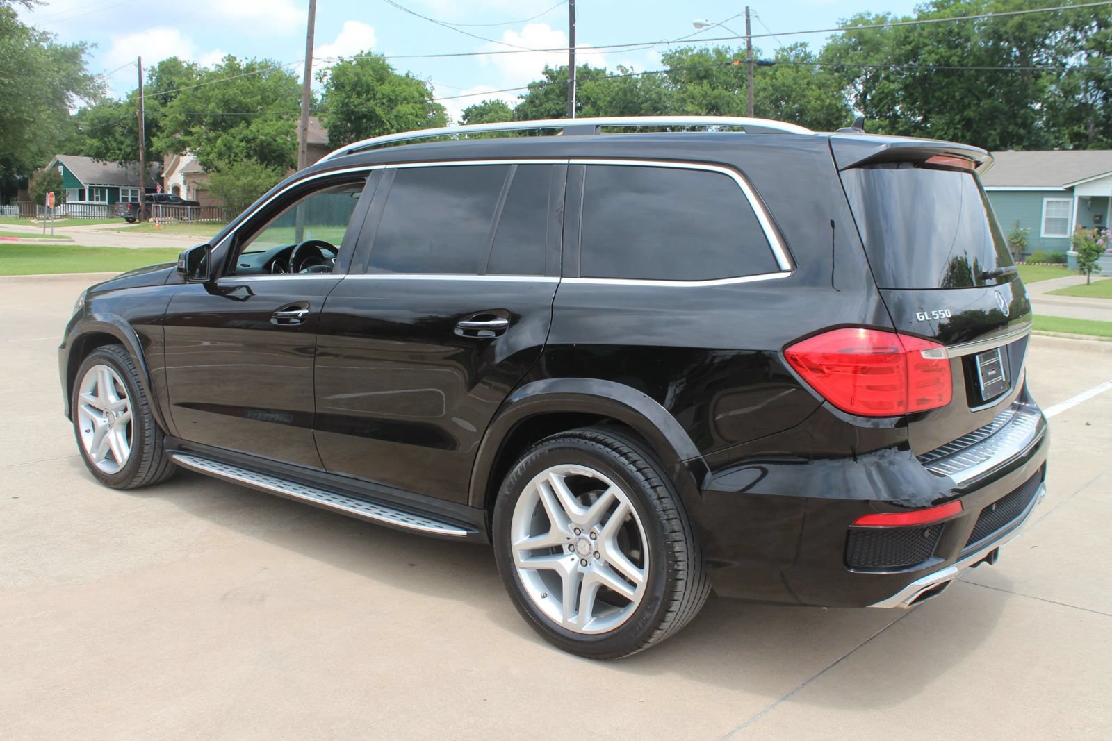 Used 2014 Mercedes-Benz GL 550 4MATIC w/ Driver Assistance Package image 10
