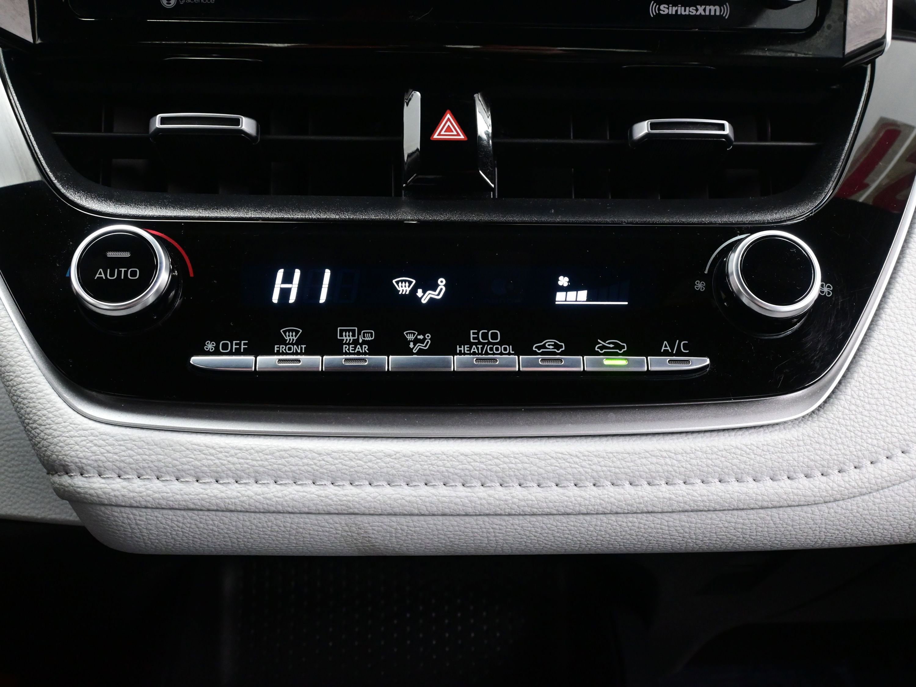 Used 2021 Toyota Corolla SE w/ Carpet Mat Package (TMS) image 18