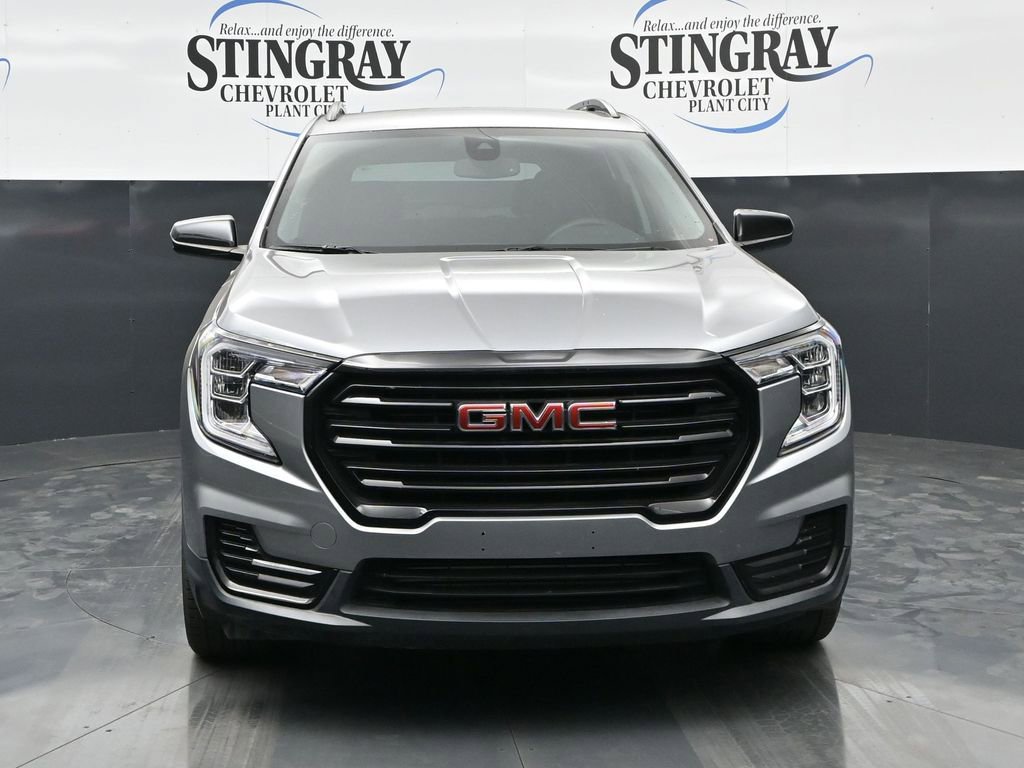 Used 2023 GMC Terrain SLE w/ Driver Convenience Package FWD image 2