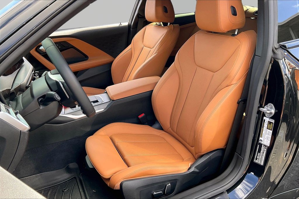 Used 2025 BMW 230i Coupe w/ Convenience Package RWD image 3