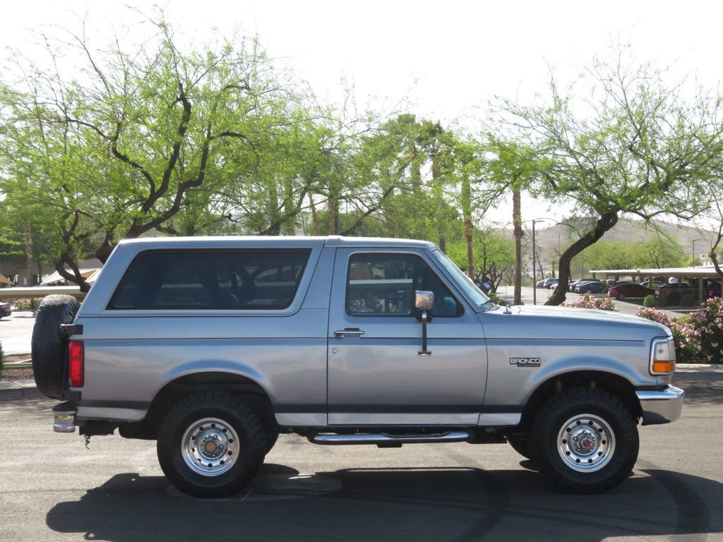 Used 1994 Ford Bronco XL image 3