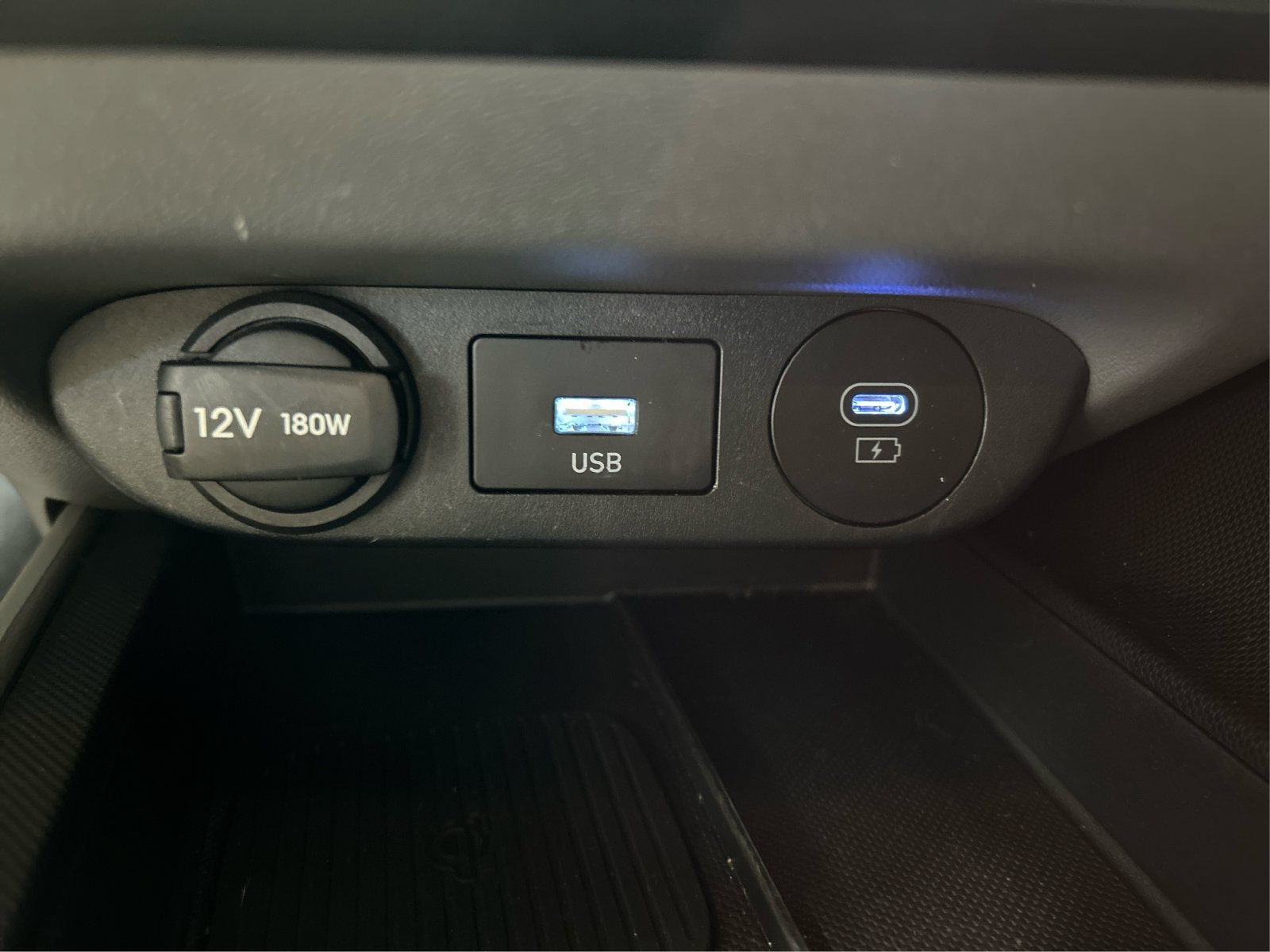 Used 2025 Hyundai Elantra SEL FWD image 33
