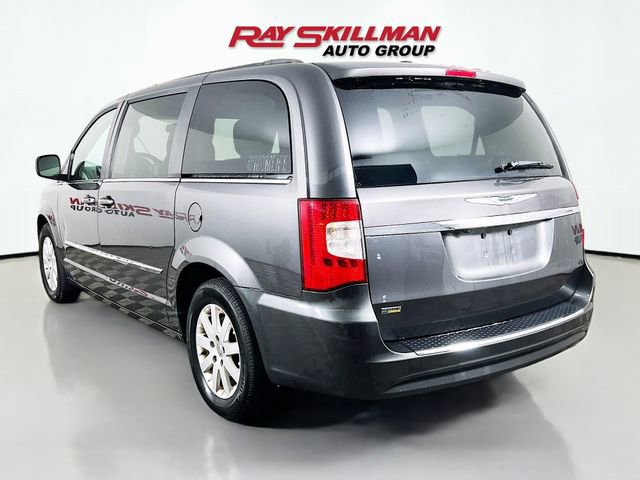 Used 2016 Chrysler Town & Country Touring FWD image 5