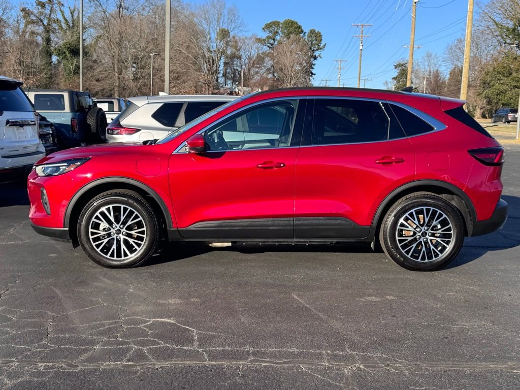 Used 2025 Ford Escape SE w/ PHEV Premium Package FWD image 3
