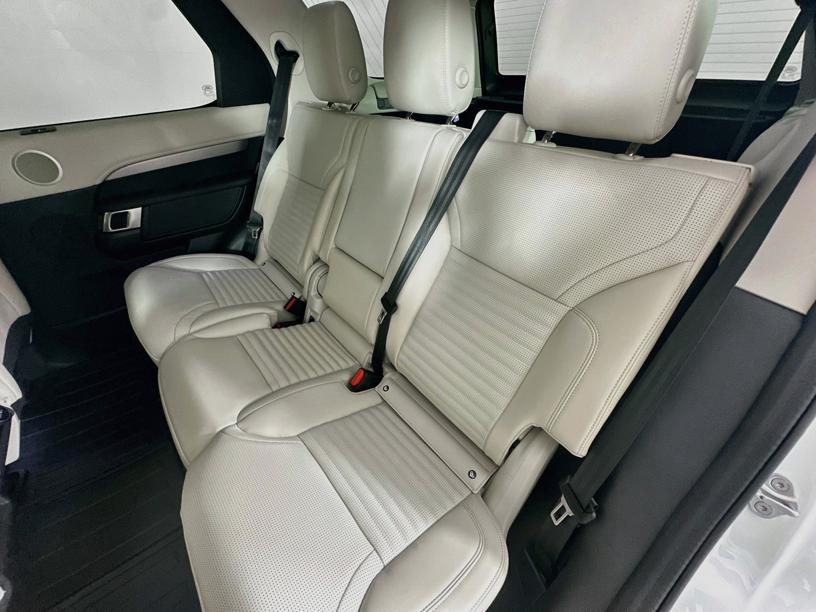 New 2026 Land Rover Discovery Limited Edition AWD/4WD image 37