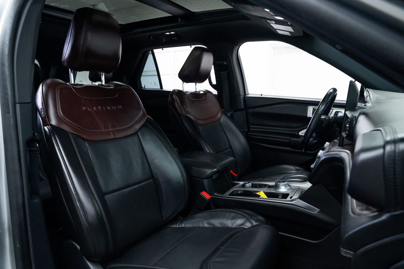 Used 2020 Ford Explorer Platinum w/ Premium Technology Package image 24