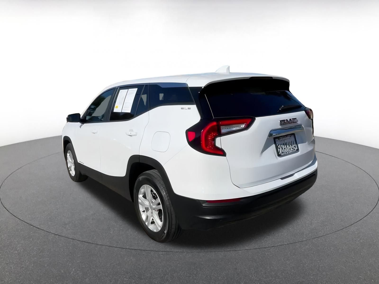 Used 2024 GMC Terrain SLE image 11