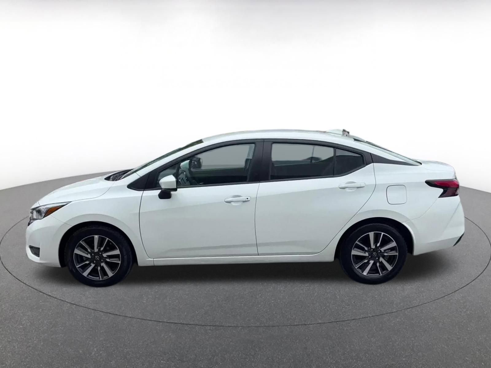 Used 2025 Nissan Versa SV FWD image 9