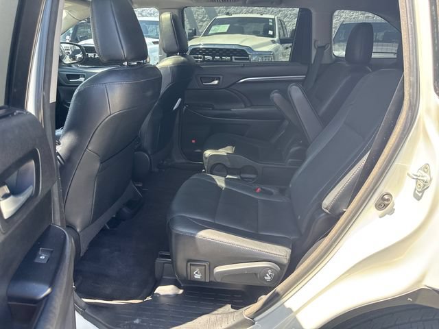 Used 2016 Toyota Highlander Limited FWD image 18
