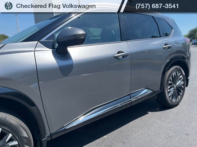 Used 2024 Nissan Rogue Platinum AWD/4WD image 3