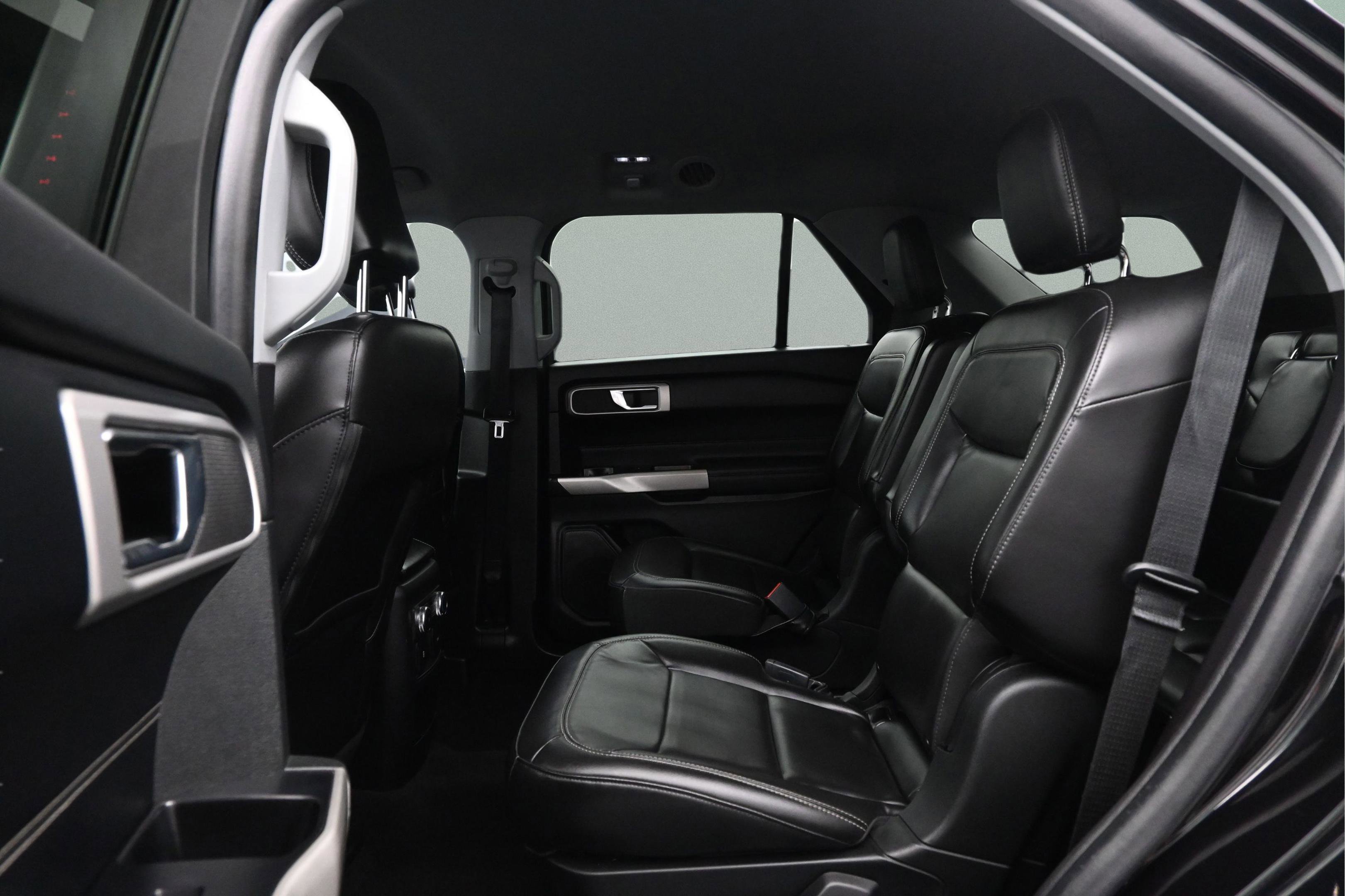 Used 2021 Ford Explorer XLT w/ Equipment Group 202A RWD image 13