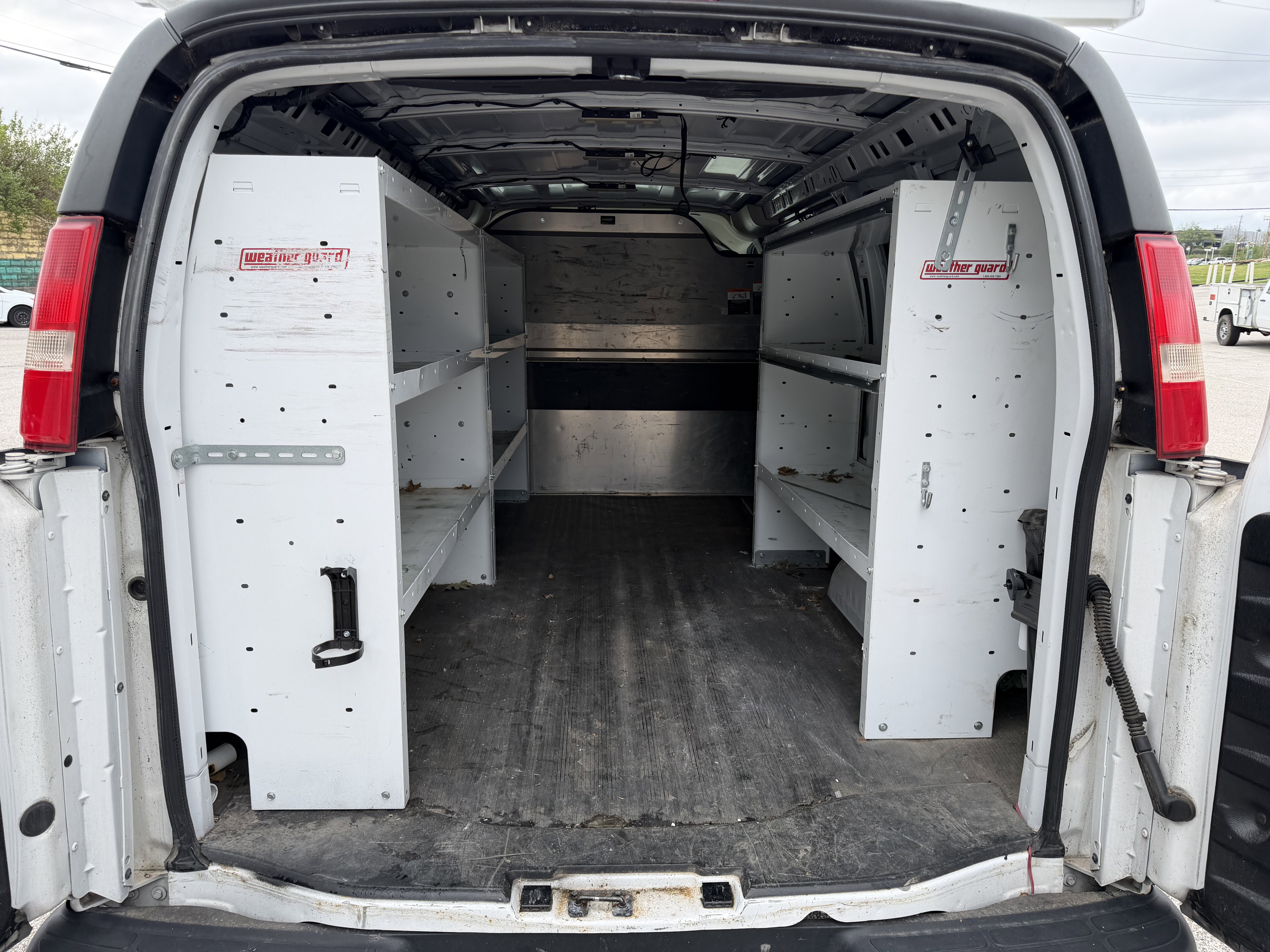 Used 2018 Chevrolet Express 2500 w/ Driver Convenience Package image 9