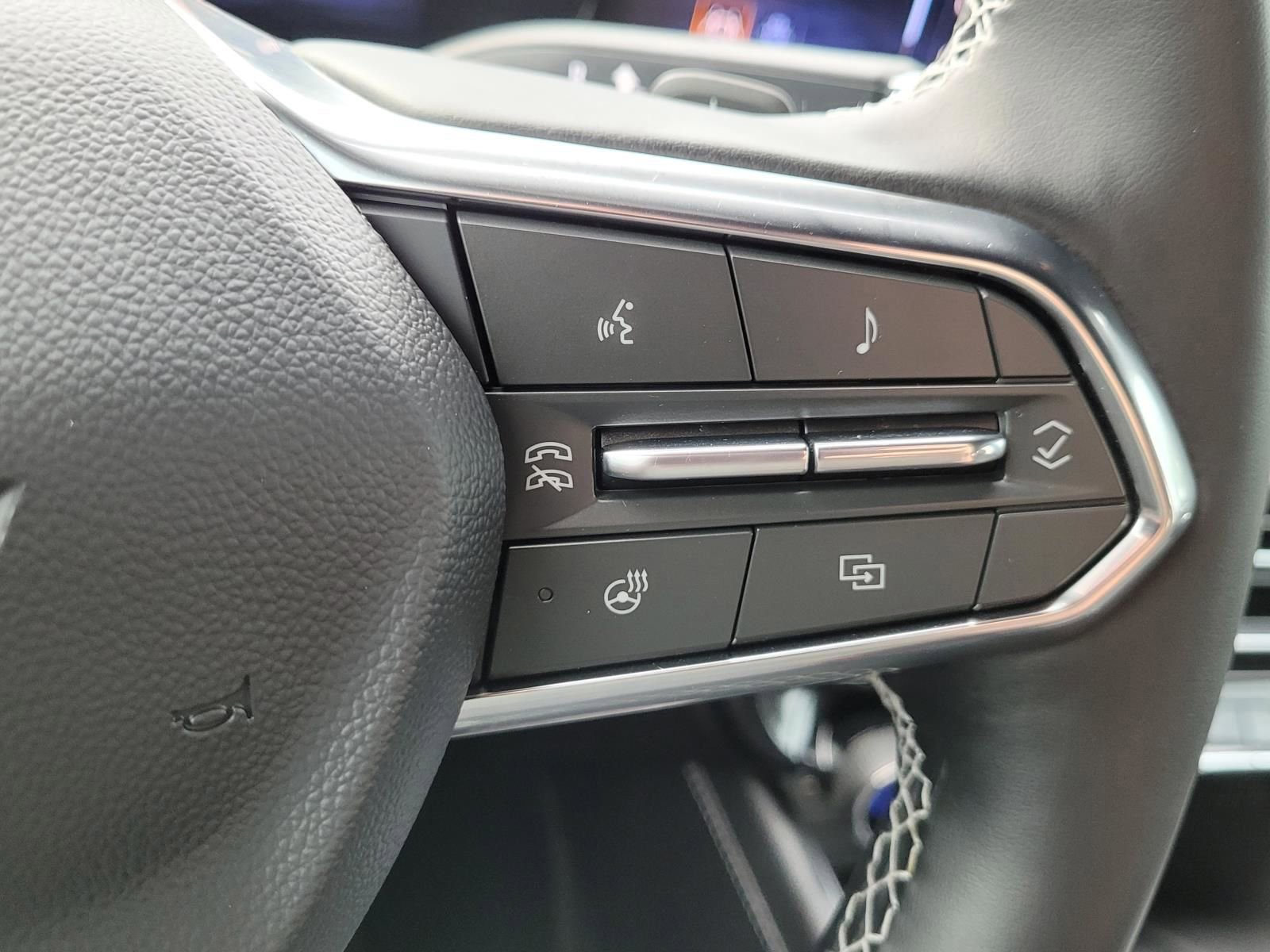 Used 2025 Chevrolet Traverse LT w/ Driver Confidence Package image 31