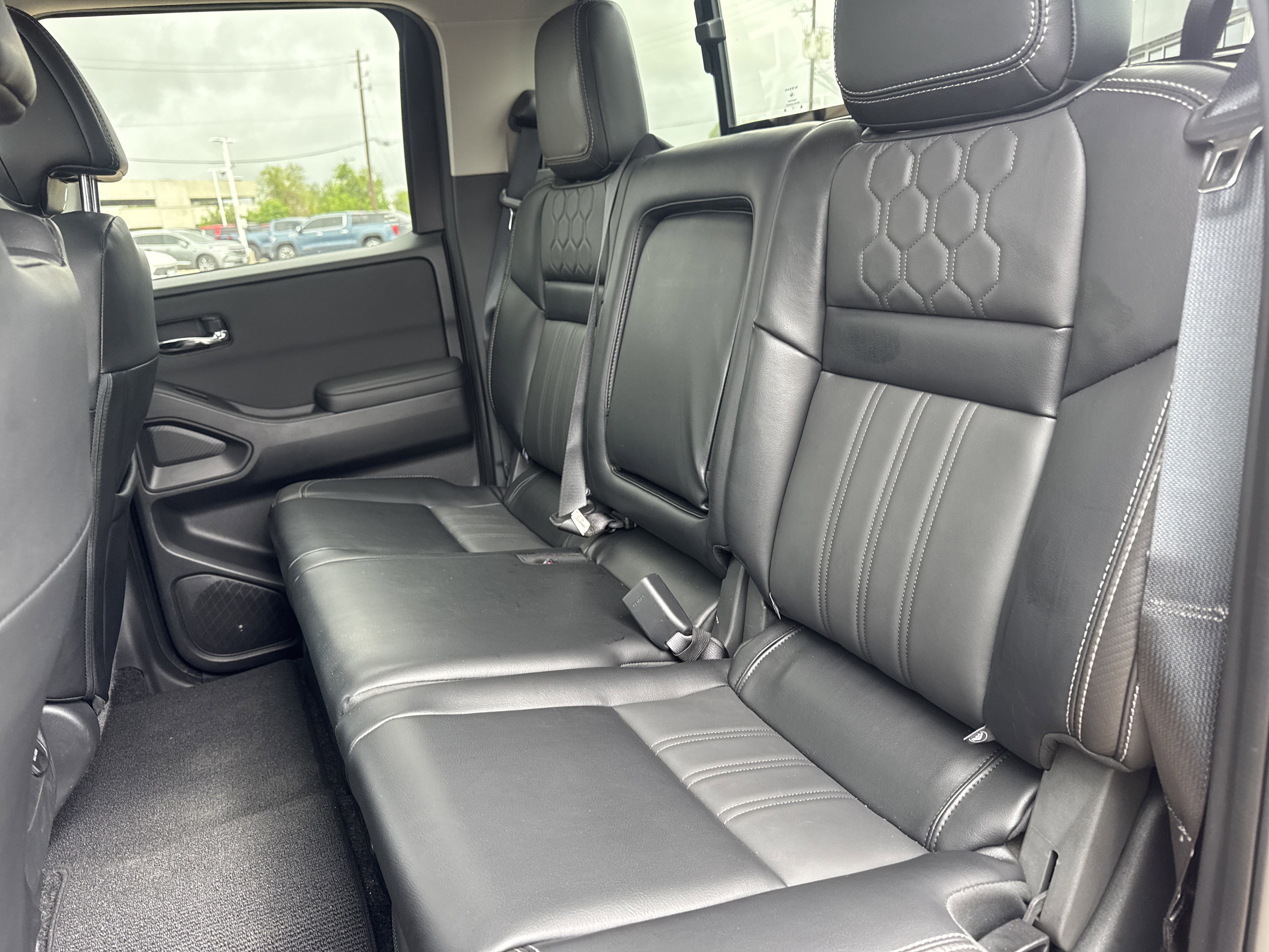 Used 2024 Nissan Frontier SL image 9