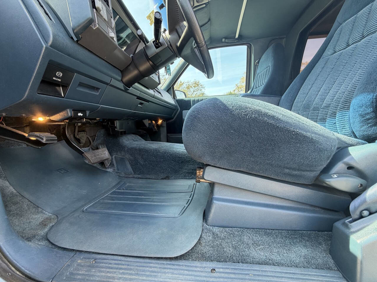 Used 1993 GMC Suburban 2500 image 12